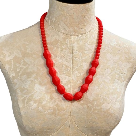 🥳 5/$35!! 🥳 VTG Red Rubber Bead Necklace with White Snap Back - Picture 1 of 5